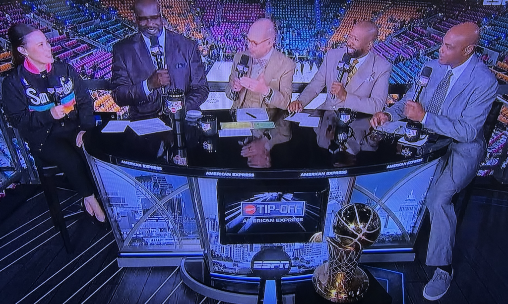 (L-R) San Antonio Mayor, Shaquille O'Neal, Ernie Johnson, Kenny Smith, and Charles Barkley. Photo by Karen Salkin.